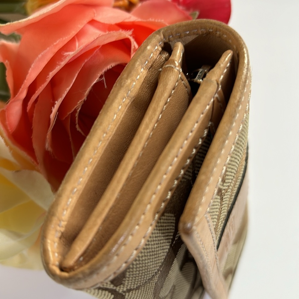 Coach Signature Wallet Tan Coach Wallet Folded Snap Coach Classic Wallet - Picture 9 of 16